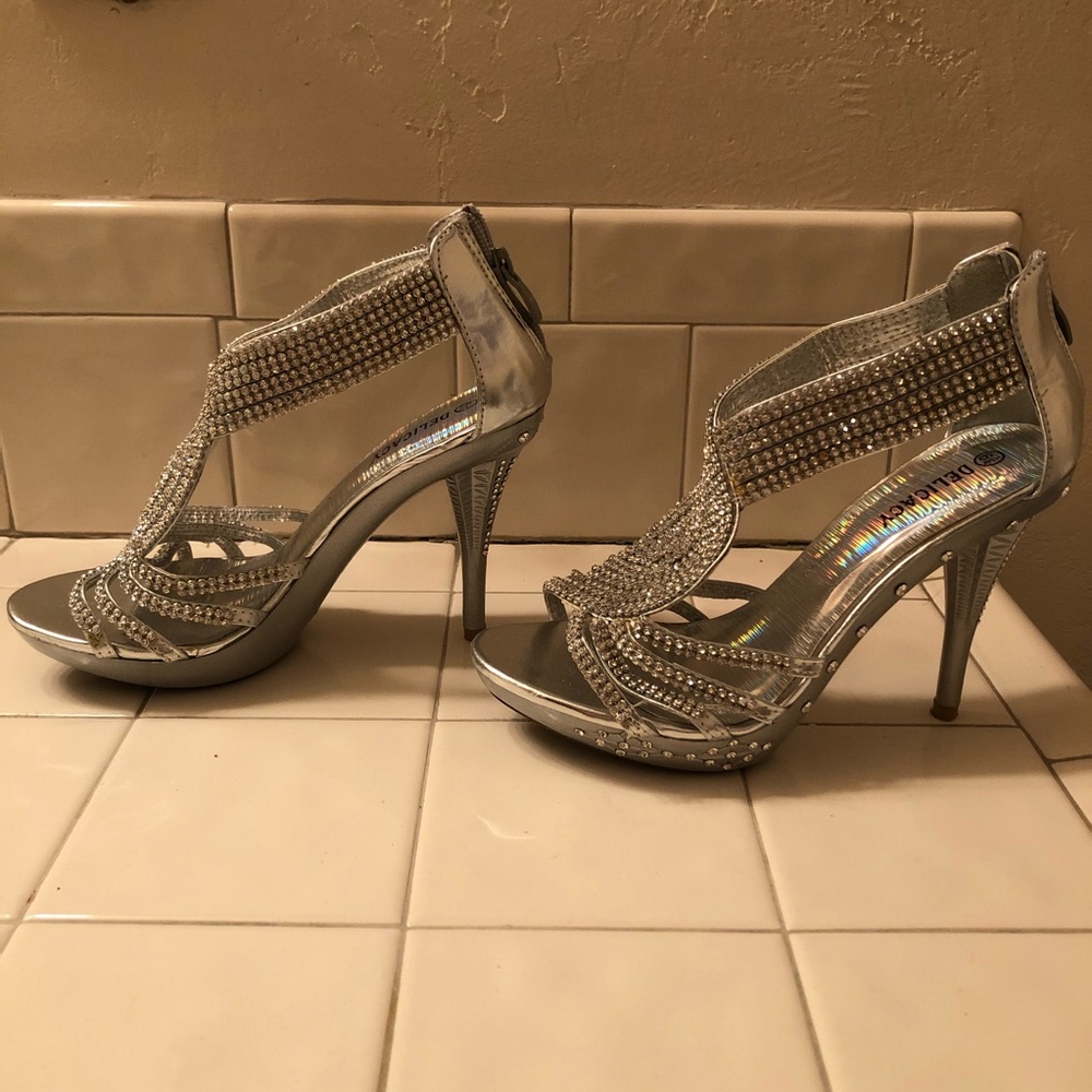 DELICACY Silver Gem Stone Heels